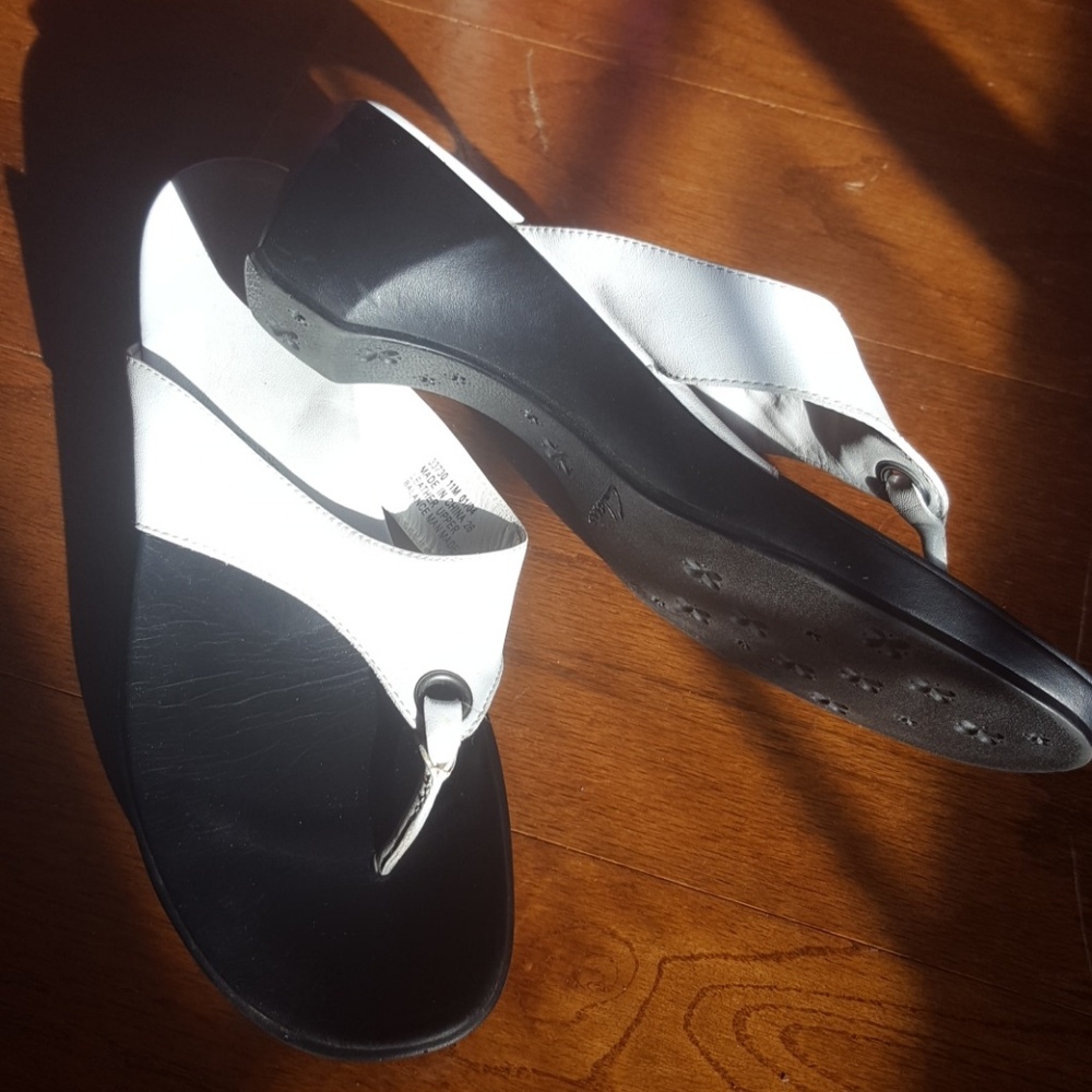 NWOT Clarks Sandals
